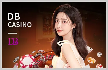 Các lá bài và chip poker trên bàn chơi game bài